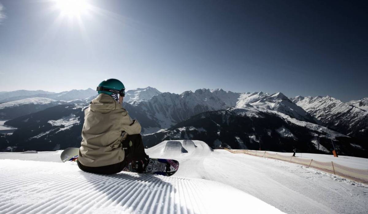 ZA_Snowpark_Snowboarder.jpg