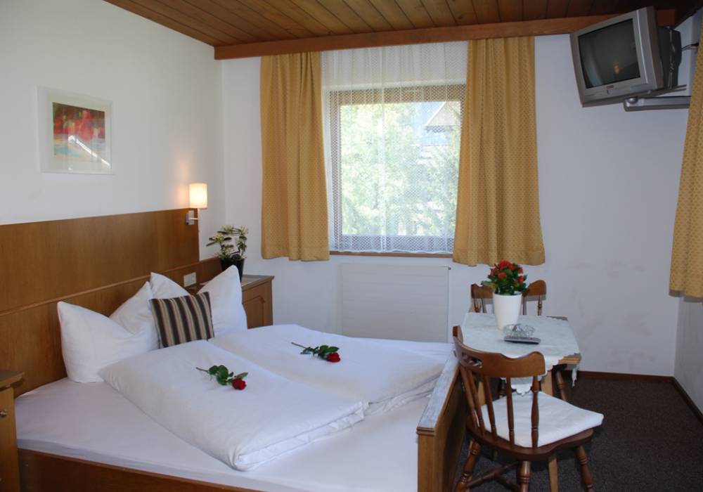 Zi. m. Fruehstueck Nr. 240-B.JPG